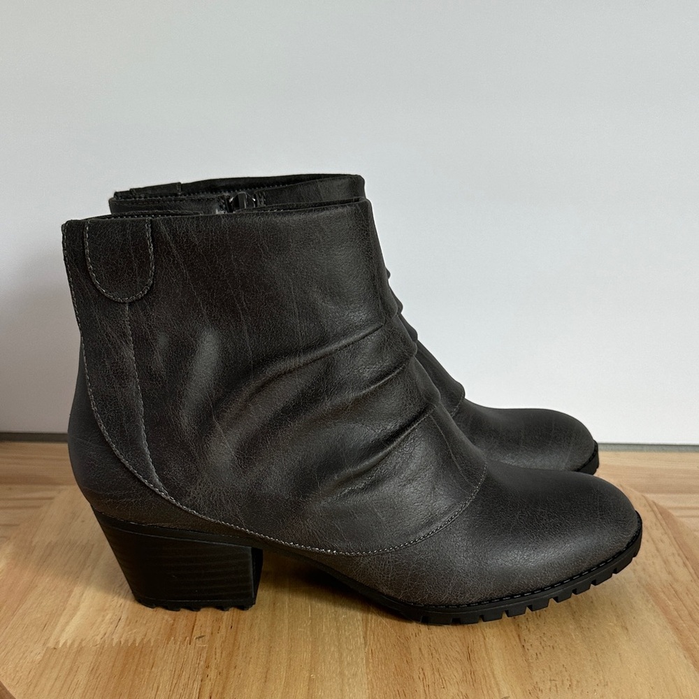 Easy Street Womens Block Heel Booties 7.5M